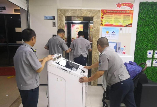 大水过境 重庆押运人在步履