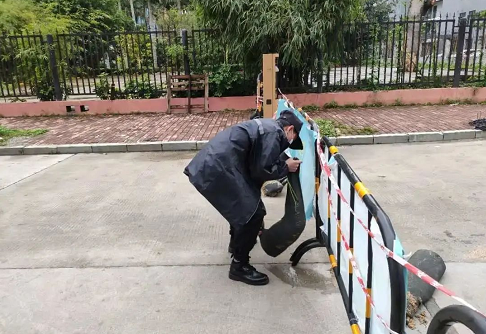 广东保安：那些逆行在风雨中的身影