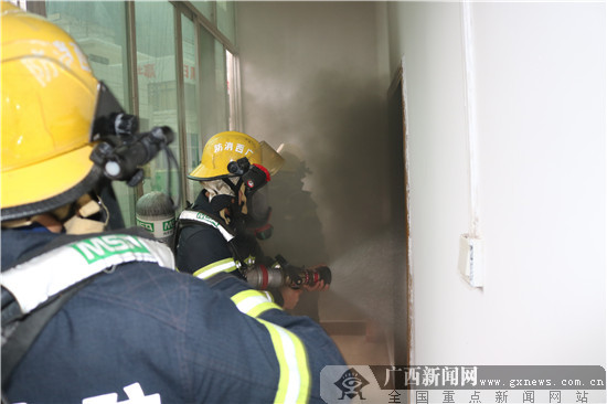 河池天峨一民房起火 所幸有惊无险