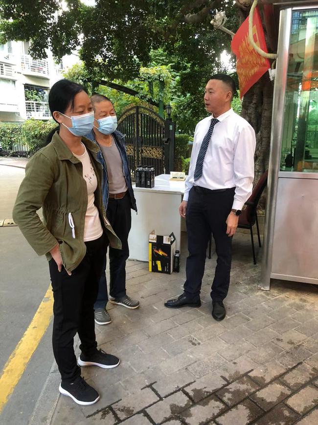 深圳一小区物业经理坐镇，给业主供职排忧，网友：年夜写的羡慕